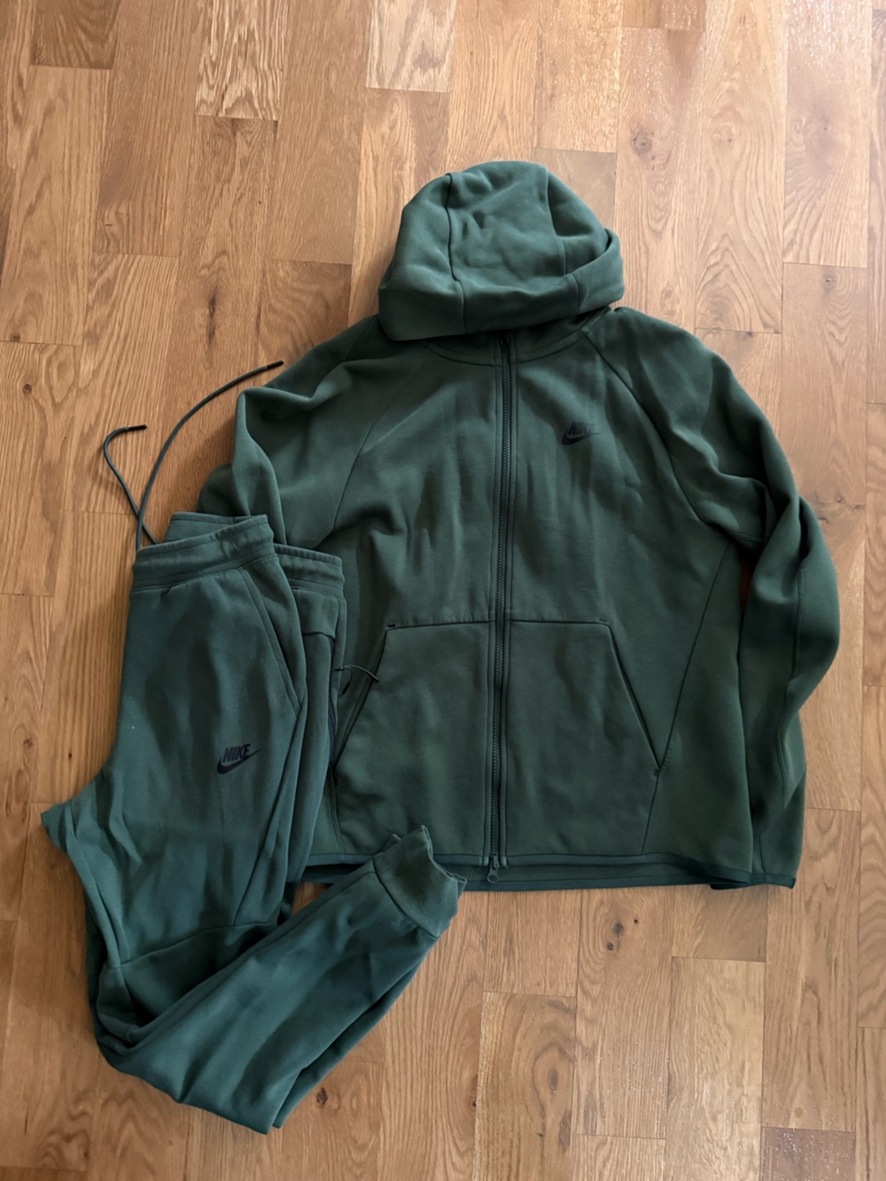 Nike Tech DriFit Dark Green Full-Zip Hoodie & Joggers Set